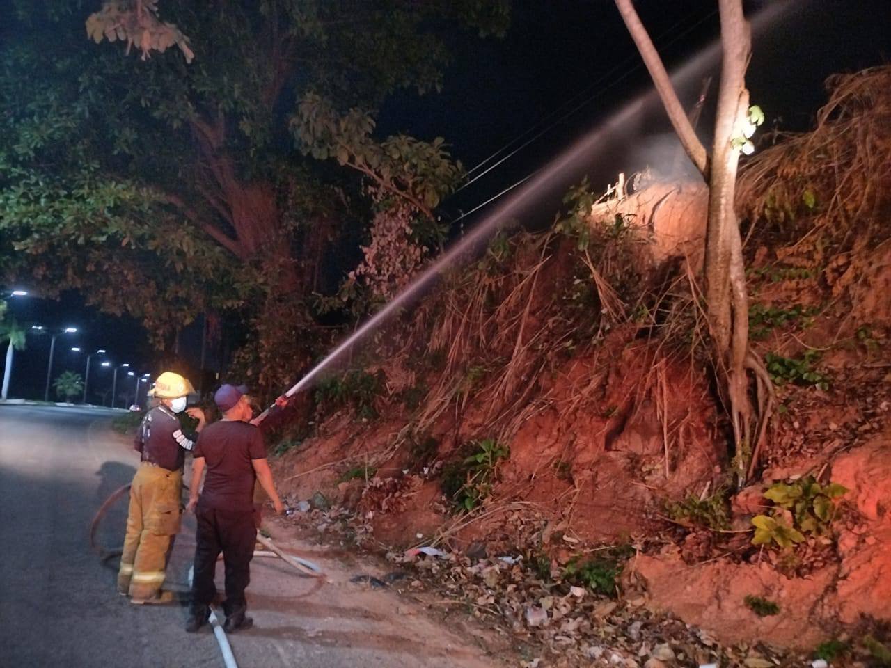 Incendio en 18 Oriente y C. Tabachines